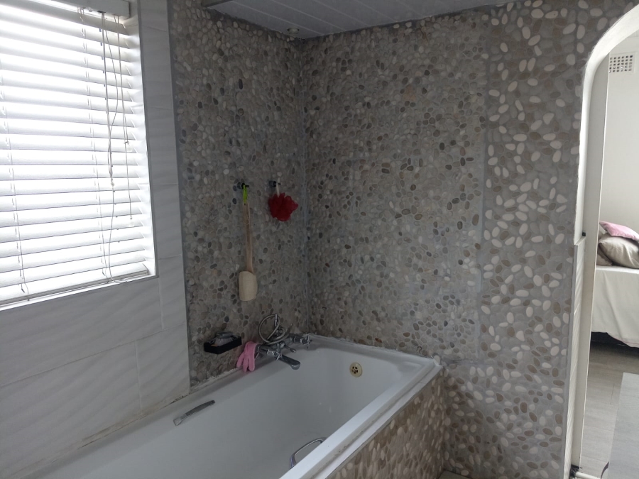 3 Bedroom Property for Sale in Portlands Western Cape
